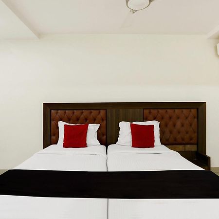 Capital O 9003 Halcyon Deccan Inn Kondapur  Exterior foto