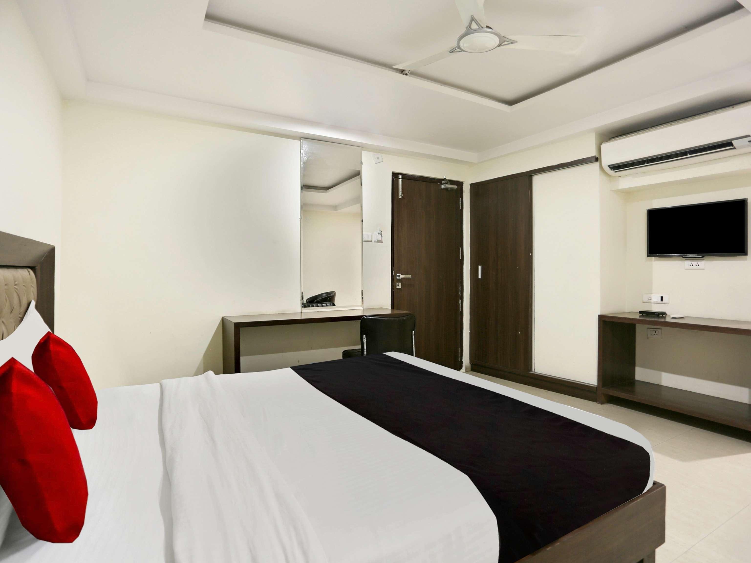 Capital O 9003 Halcyon Deccan Inn Kondapur  Exterior foto