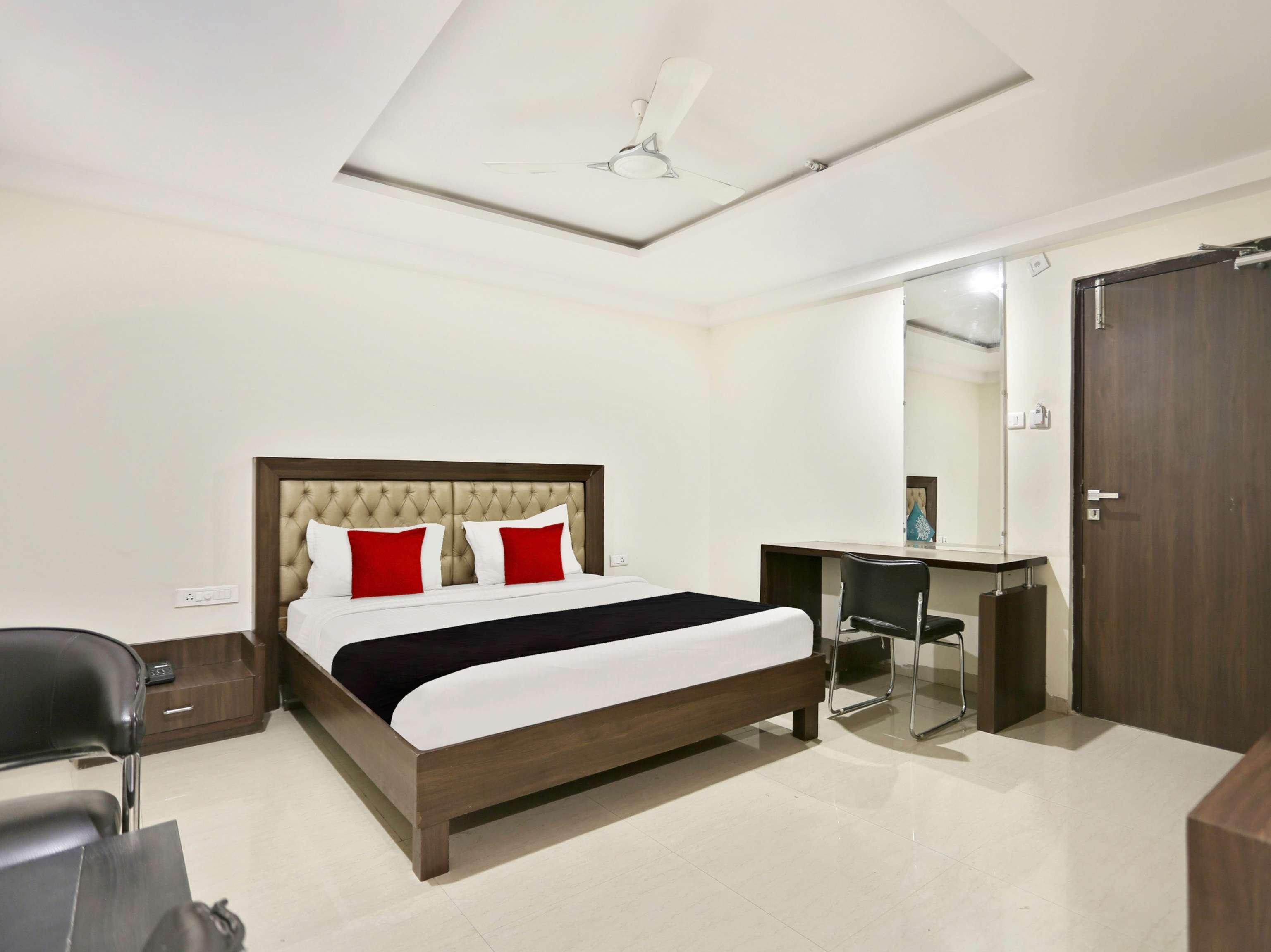 Capital O 9003 Halcyon Deccan Inn Kondapur  Exterior foto