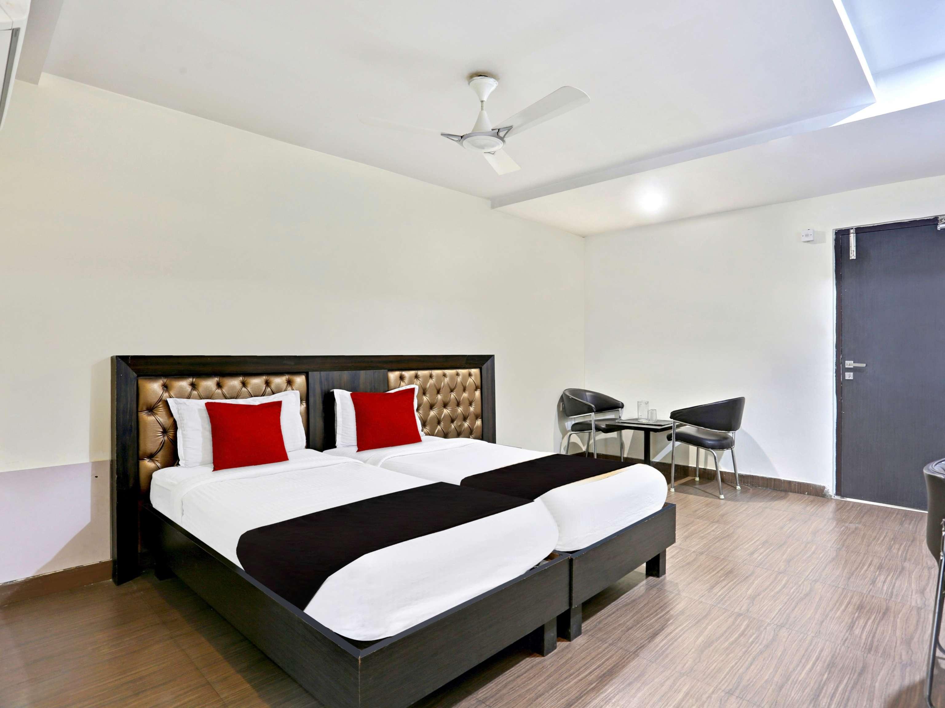 Capital O 9003 Halcyon Deccan Inn Kondapur  Exterior foto