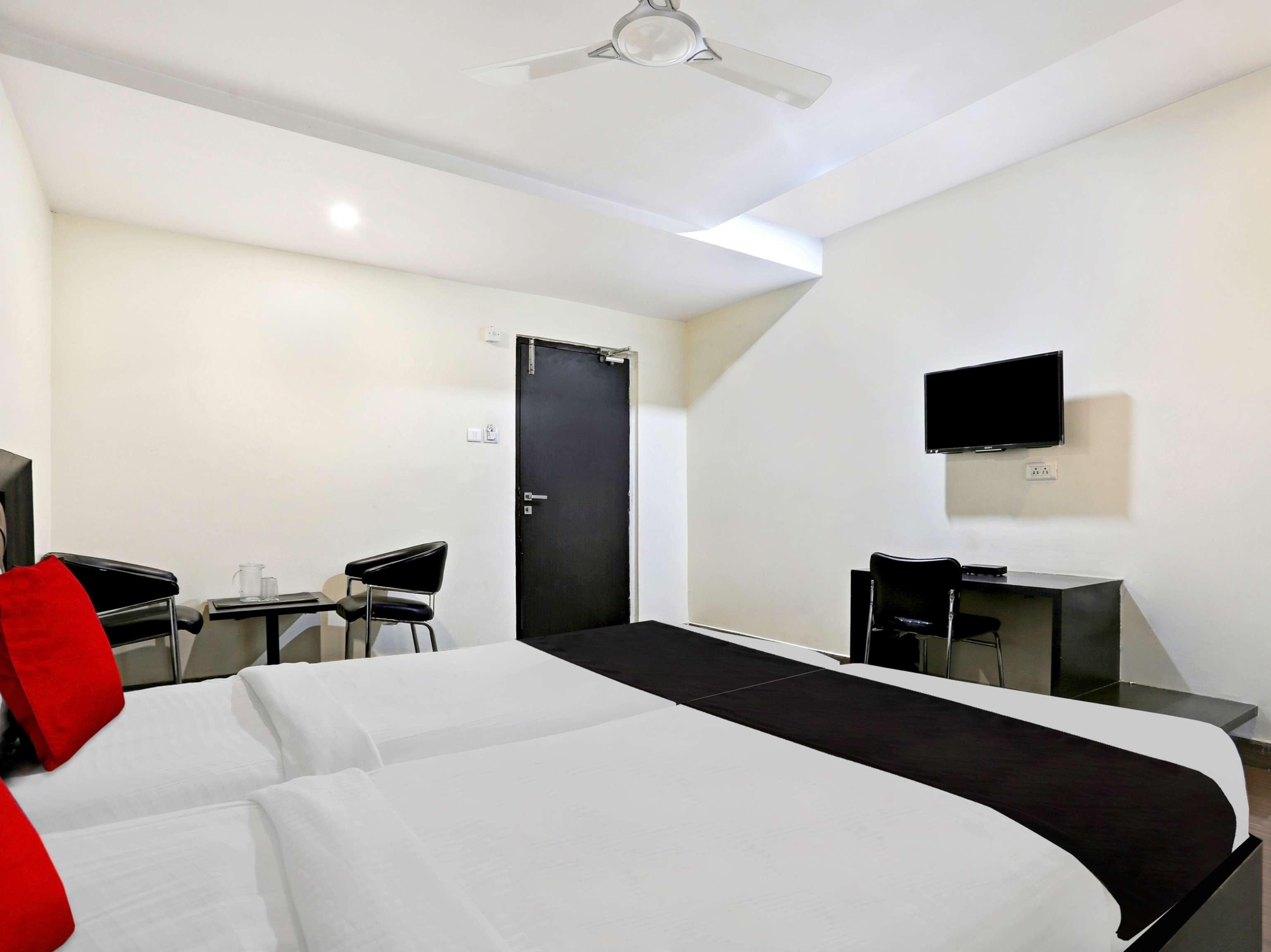 Capital O 9003 Halcyon Deccan Inn Kondapur  Exterior foto