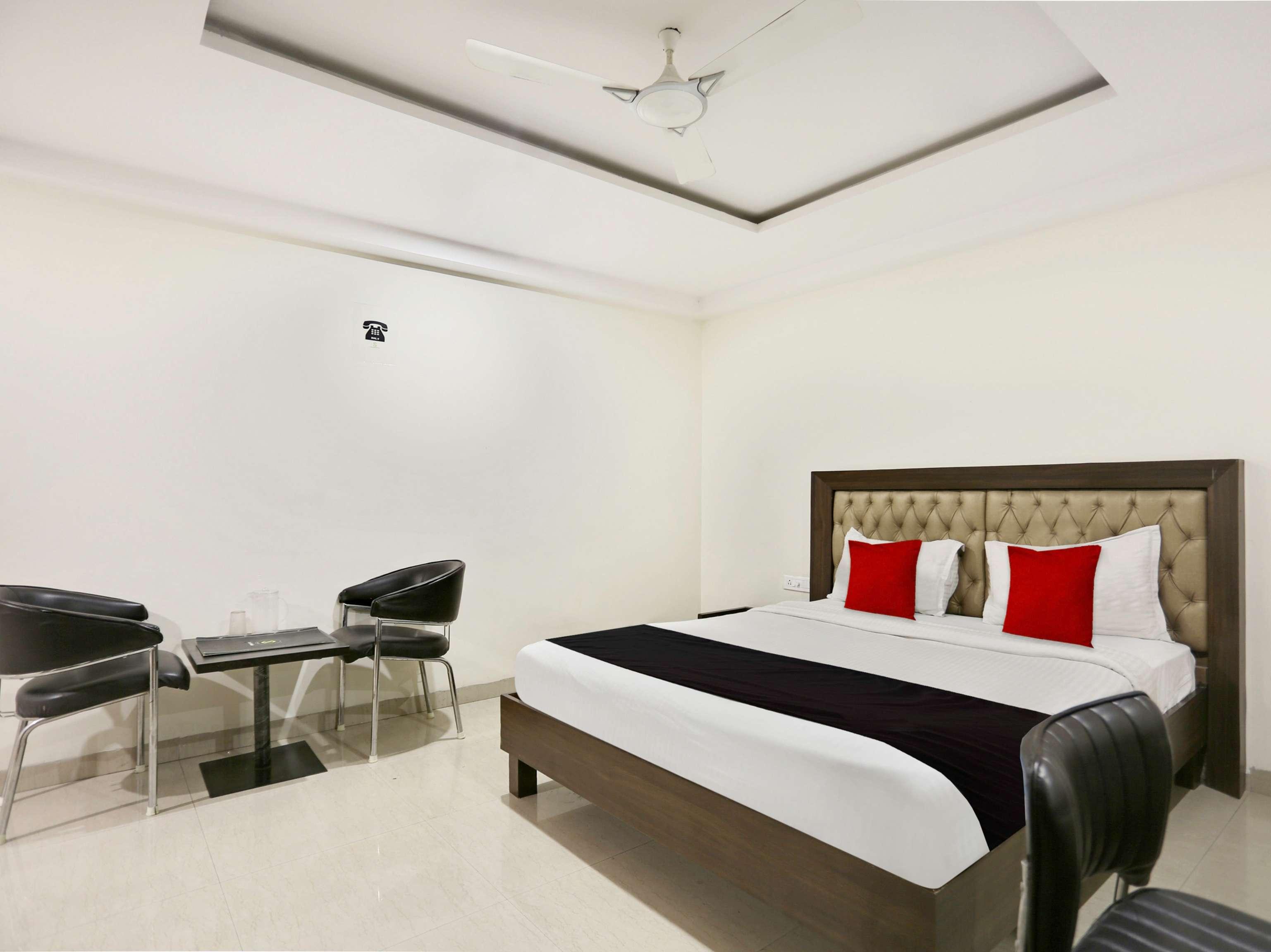 Capital O 9003 Halcyon Deccan Inn Kondapur  Exterior foto