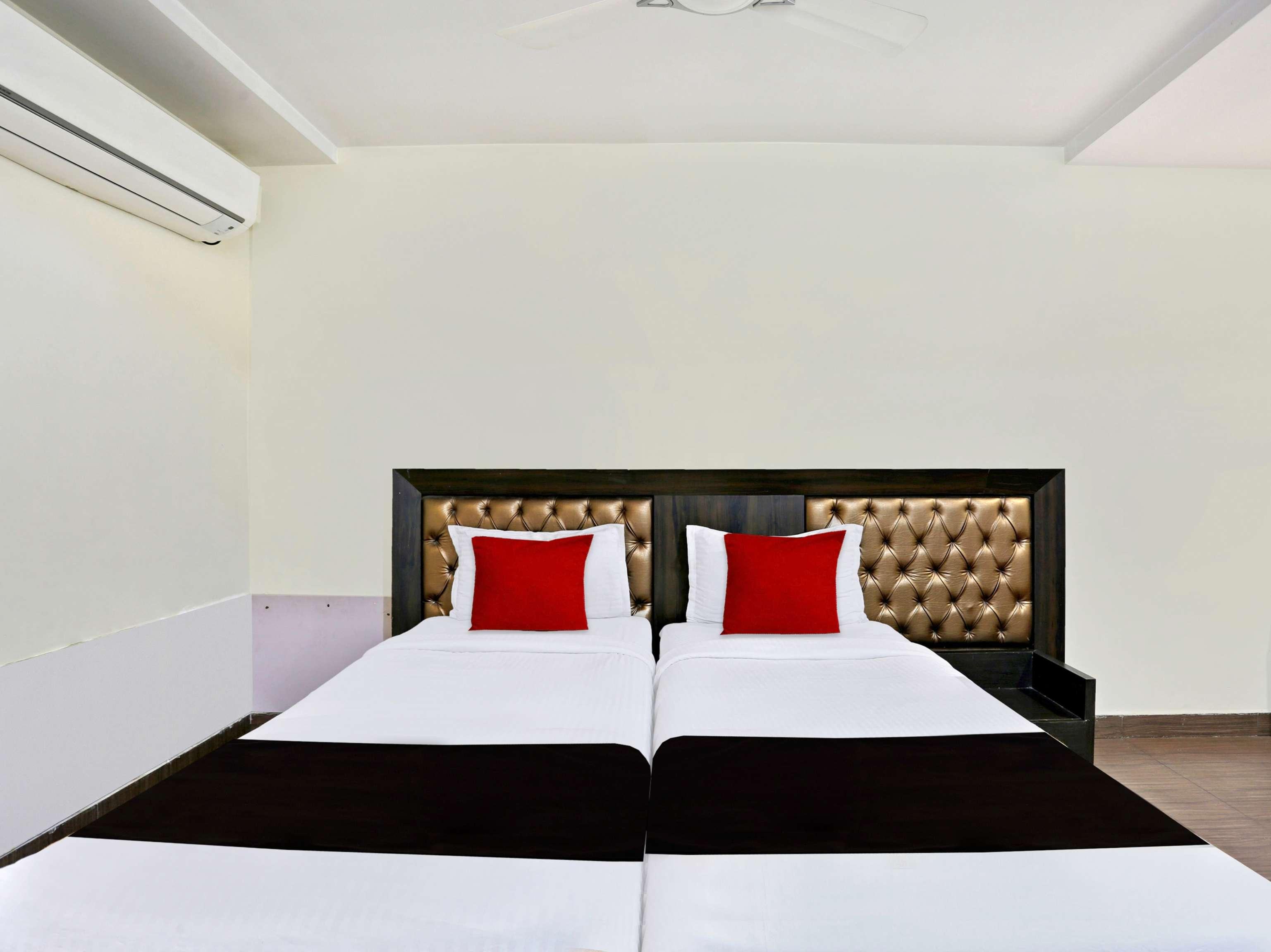 Capital O 9003 Halcyon Deccan Inn Kondapur  Exterior foto
