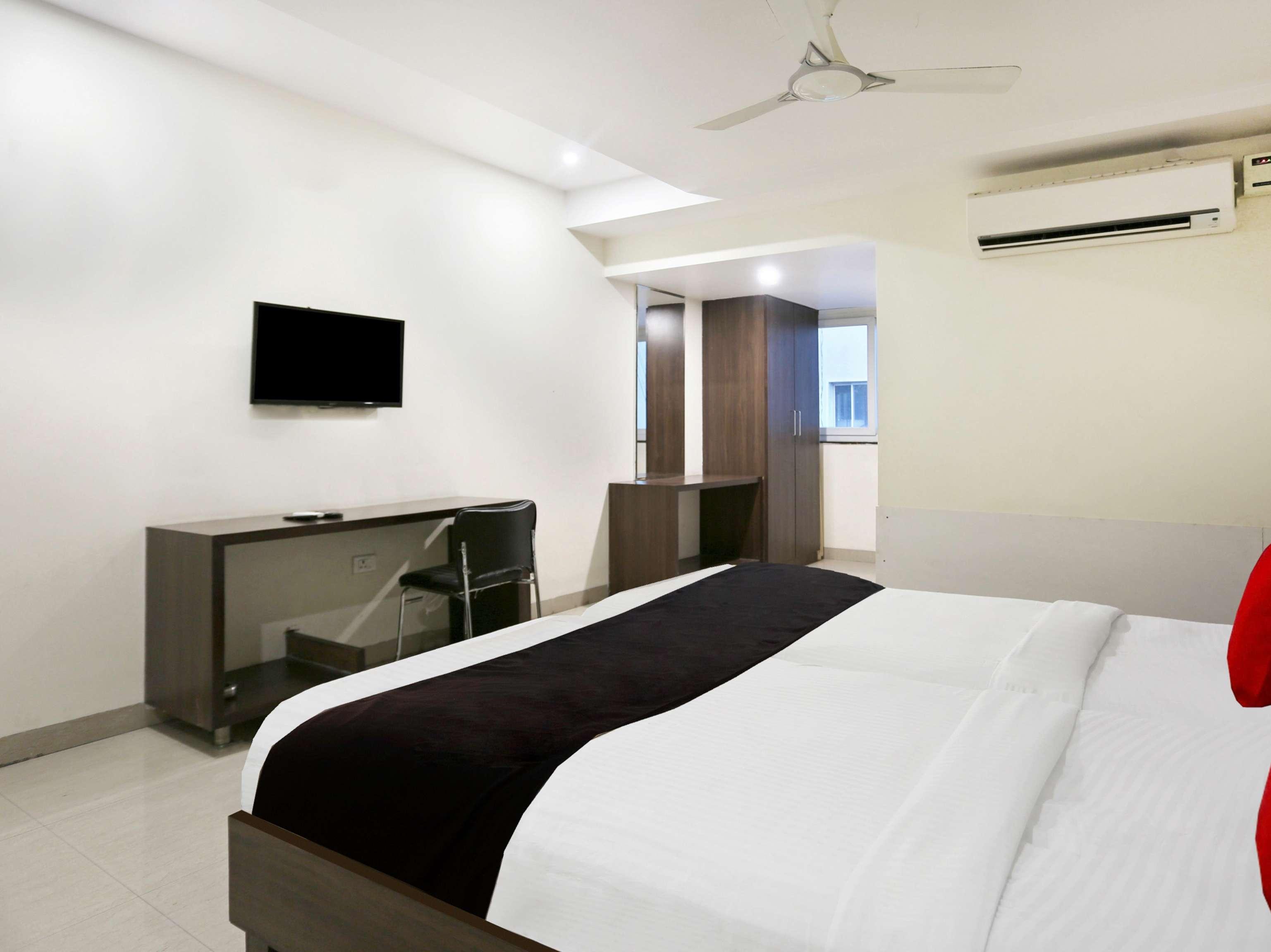 Capital O 9003 Halcyon Deccan Inn Kondapur  Exterior foto