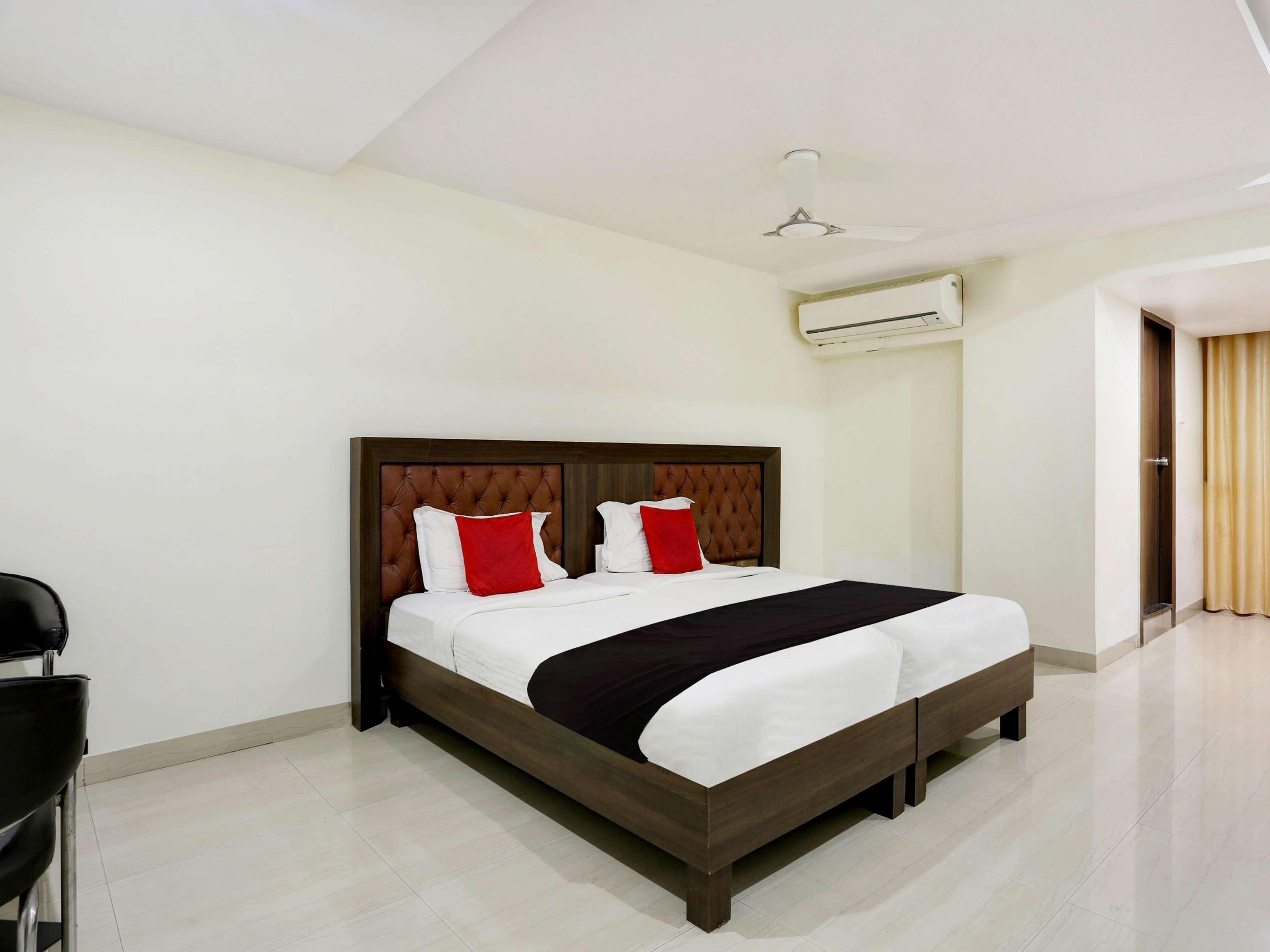 Capital O 9003 Halcyon Deccan Inn Kondapur  Exterior foto