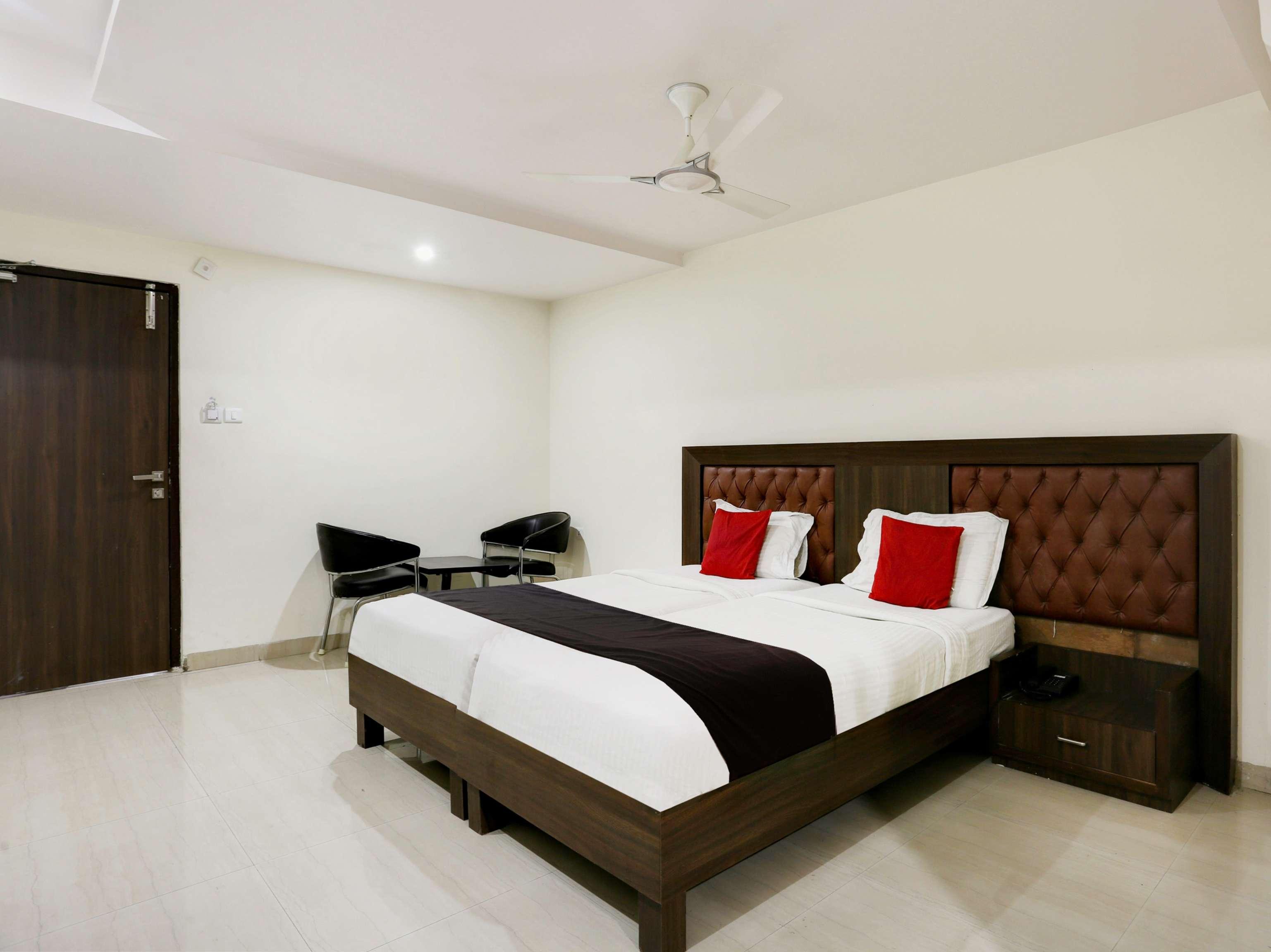 Capital O 9003 Halcyon Deccan Inn Kondapur  Exterior foto