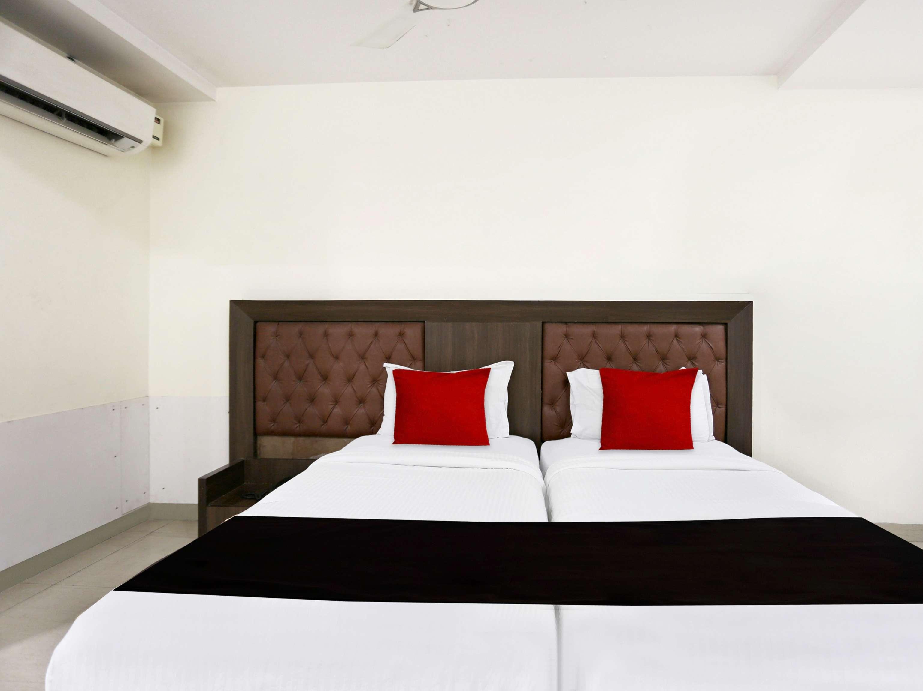 Capital O 9003 Halcyon Deccan Inn Kondapur  Exterior foto