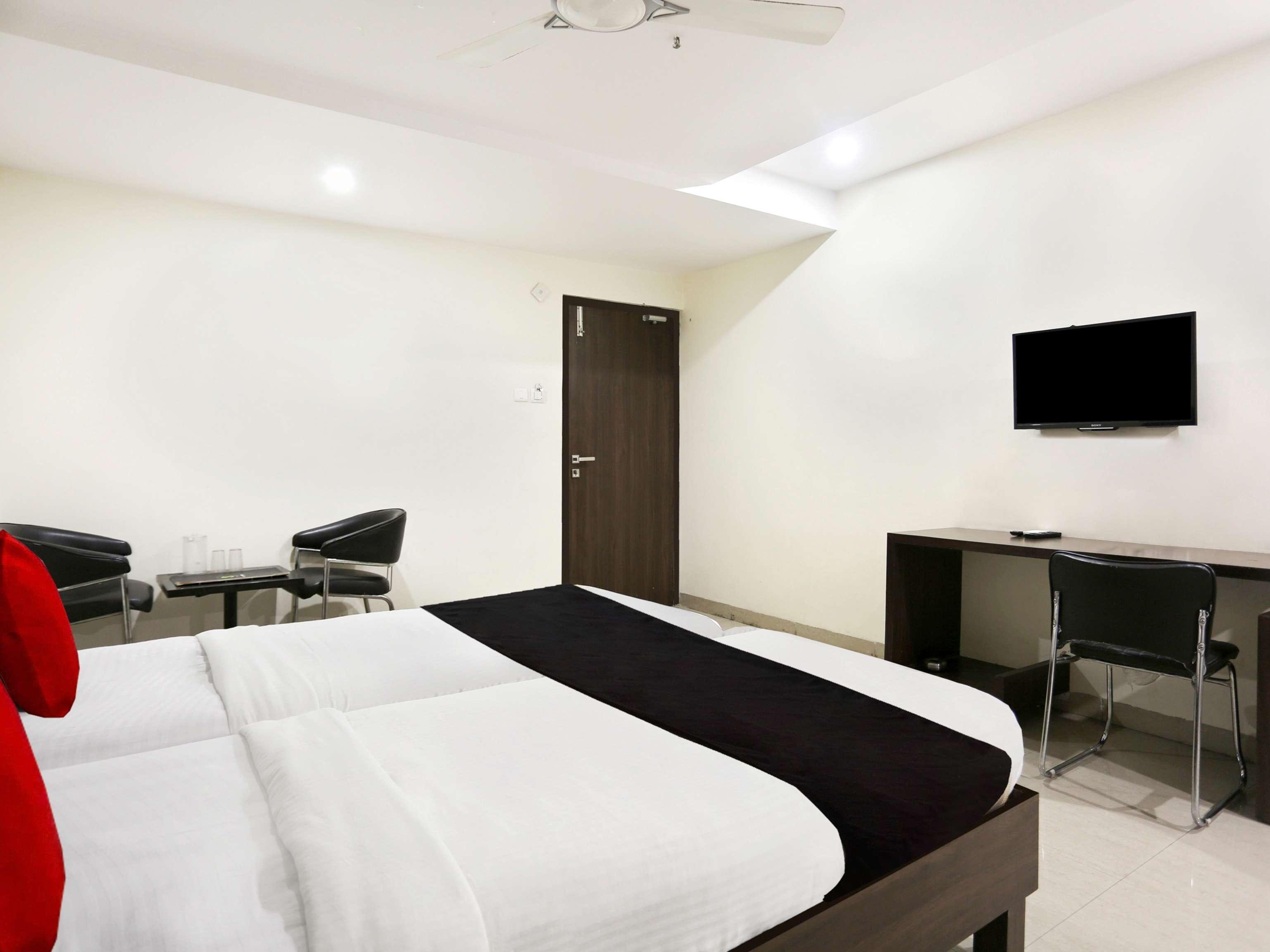 Capital O 9003 Halcyon Deccan Inn Kondapur  Exterior foto