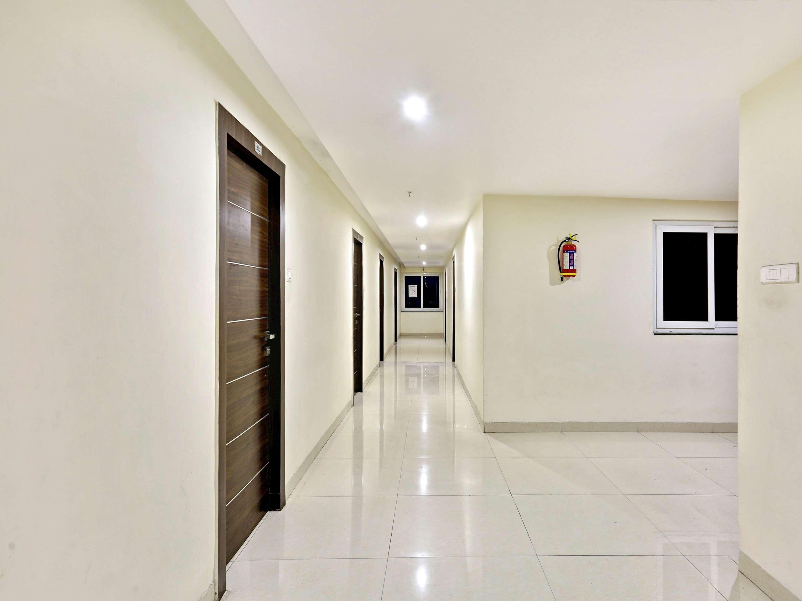 Capital O 9003 Halcyon Deccan Inn Kondapur  Exterior foto
