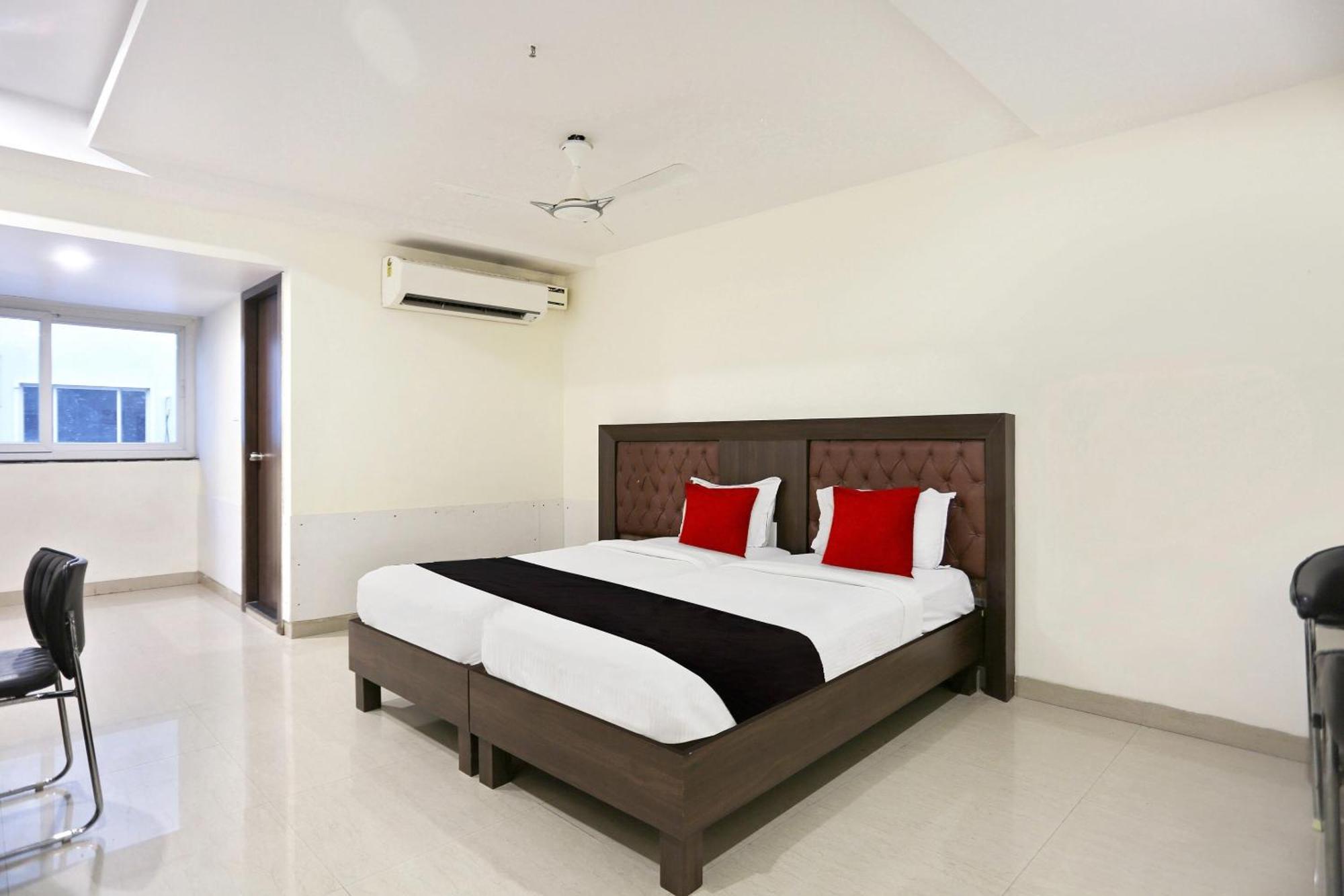 Capital O 9003 Halcyon Deccan Inn Kondapur  Exterior foto