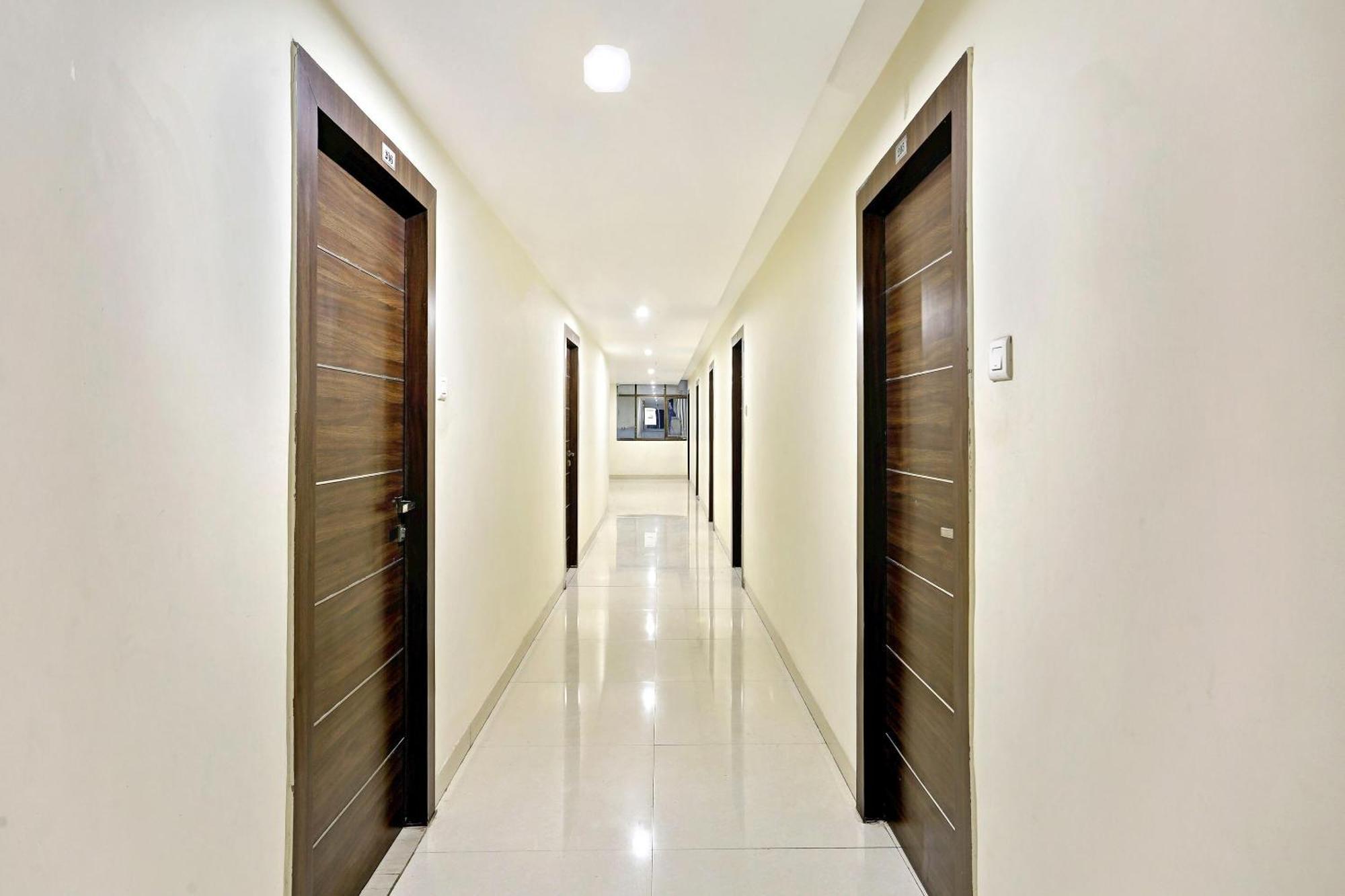 Capital O 9003 Halcyon Deccan Inn Kondapur  Exterior foto