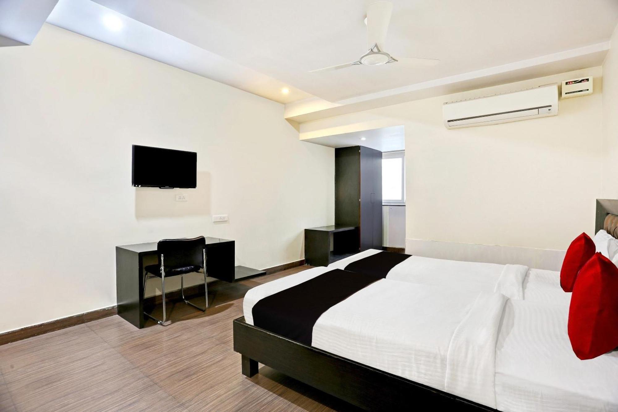 Capital O 9003 Halcyon Deccan Inn Kondapur  Exterior foto