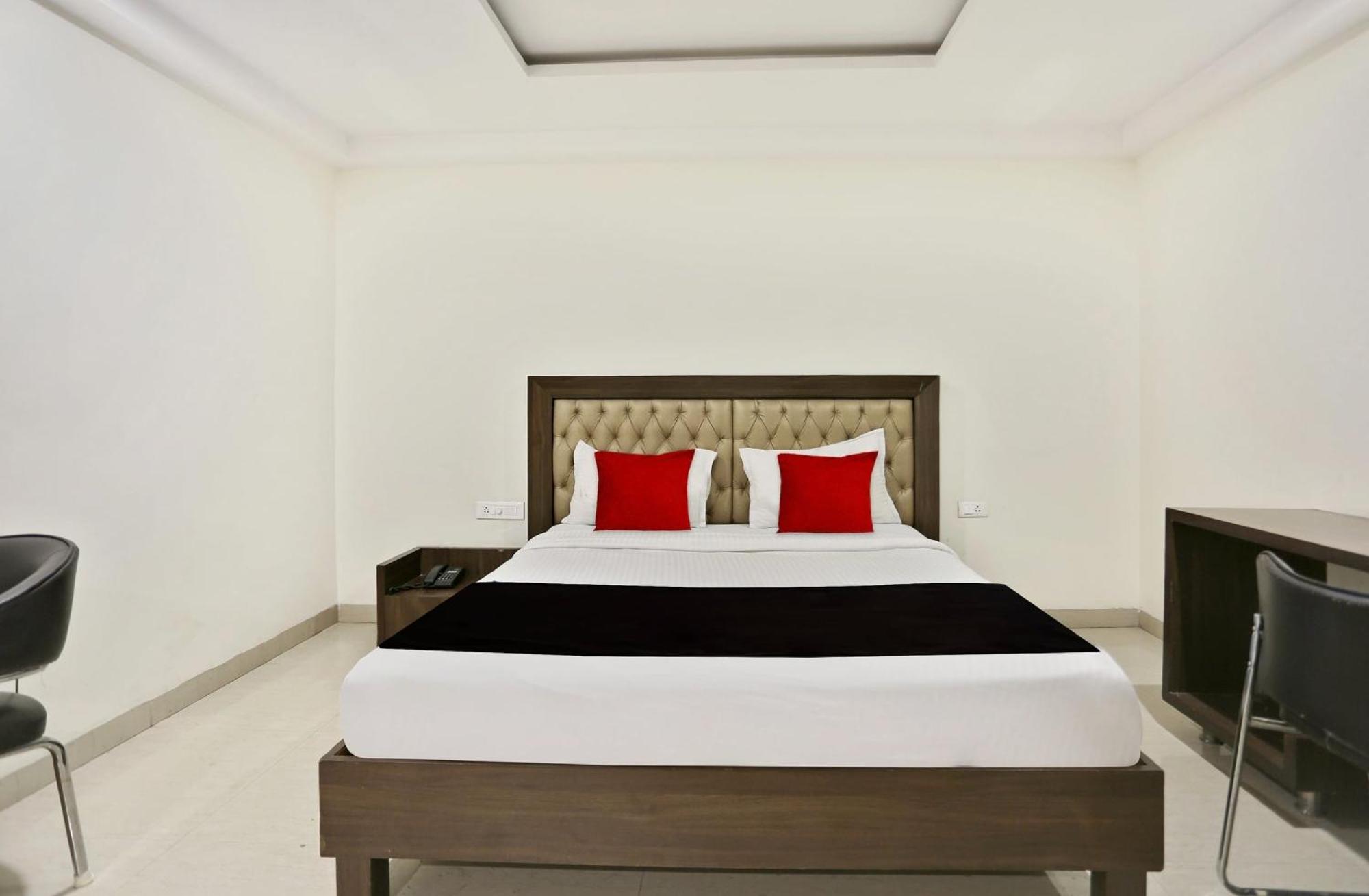 Capital O 9003 Halcyon Deccan Inn Kondapur  Exterior foto