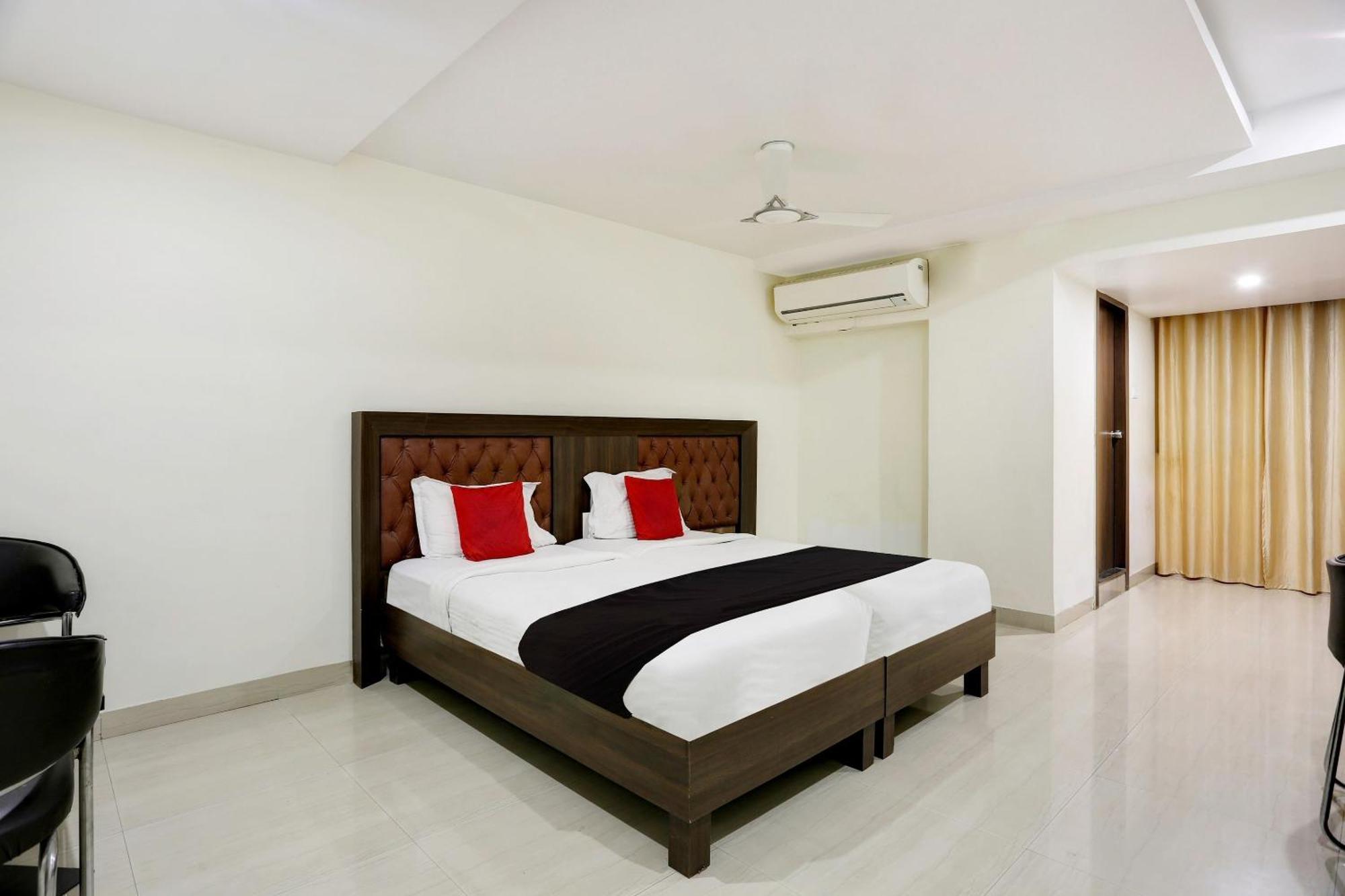 Capital O 9003 Halcyon Deccan Inn Kondapur  Exterior foto
