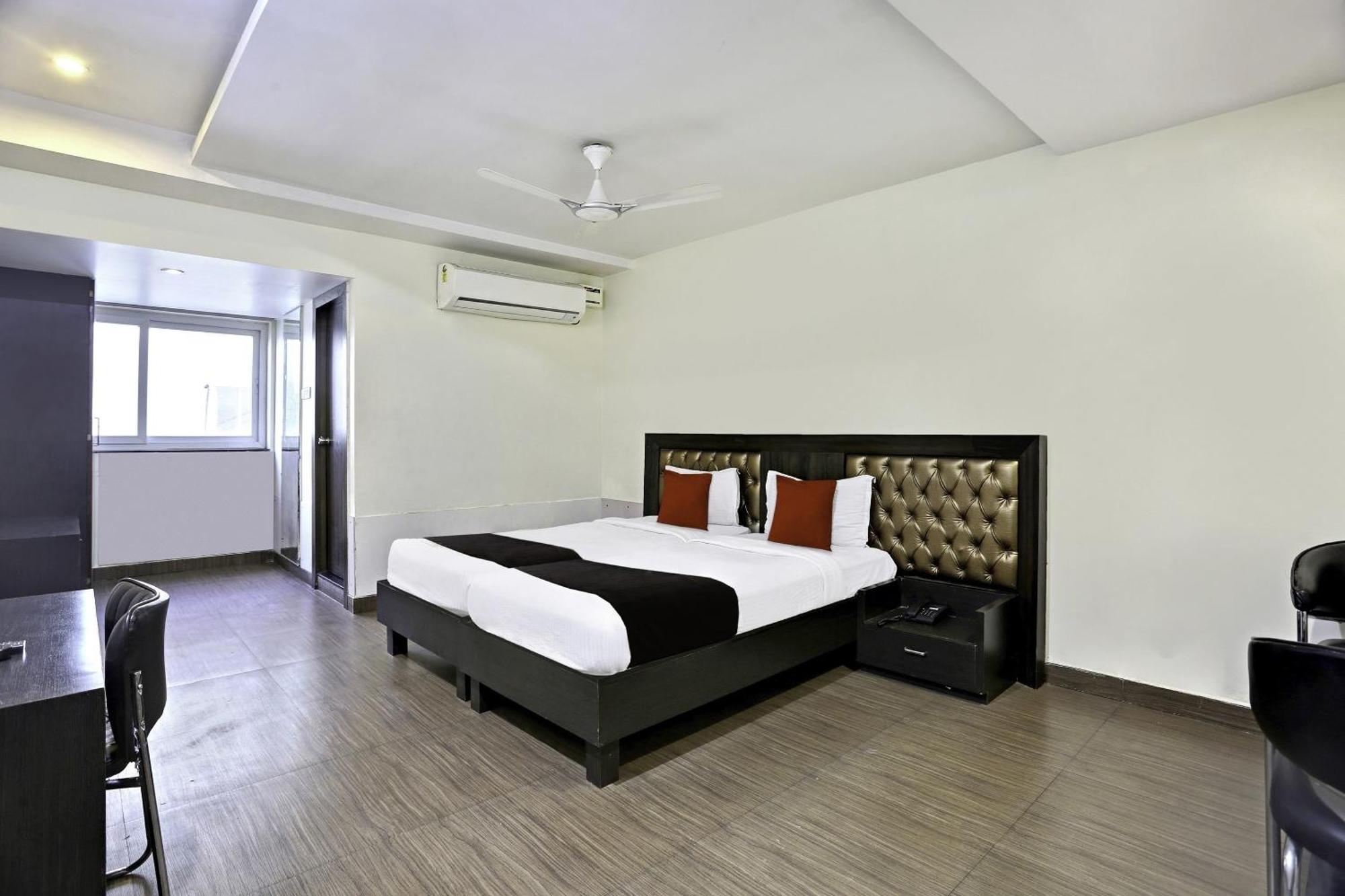 Capital O 9003 Halcyon Deccan Inn Kondapur  Exterior foto