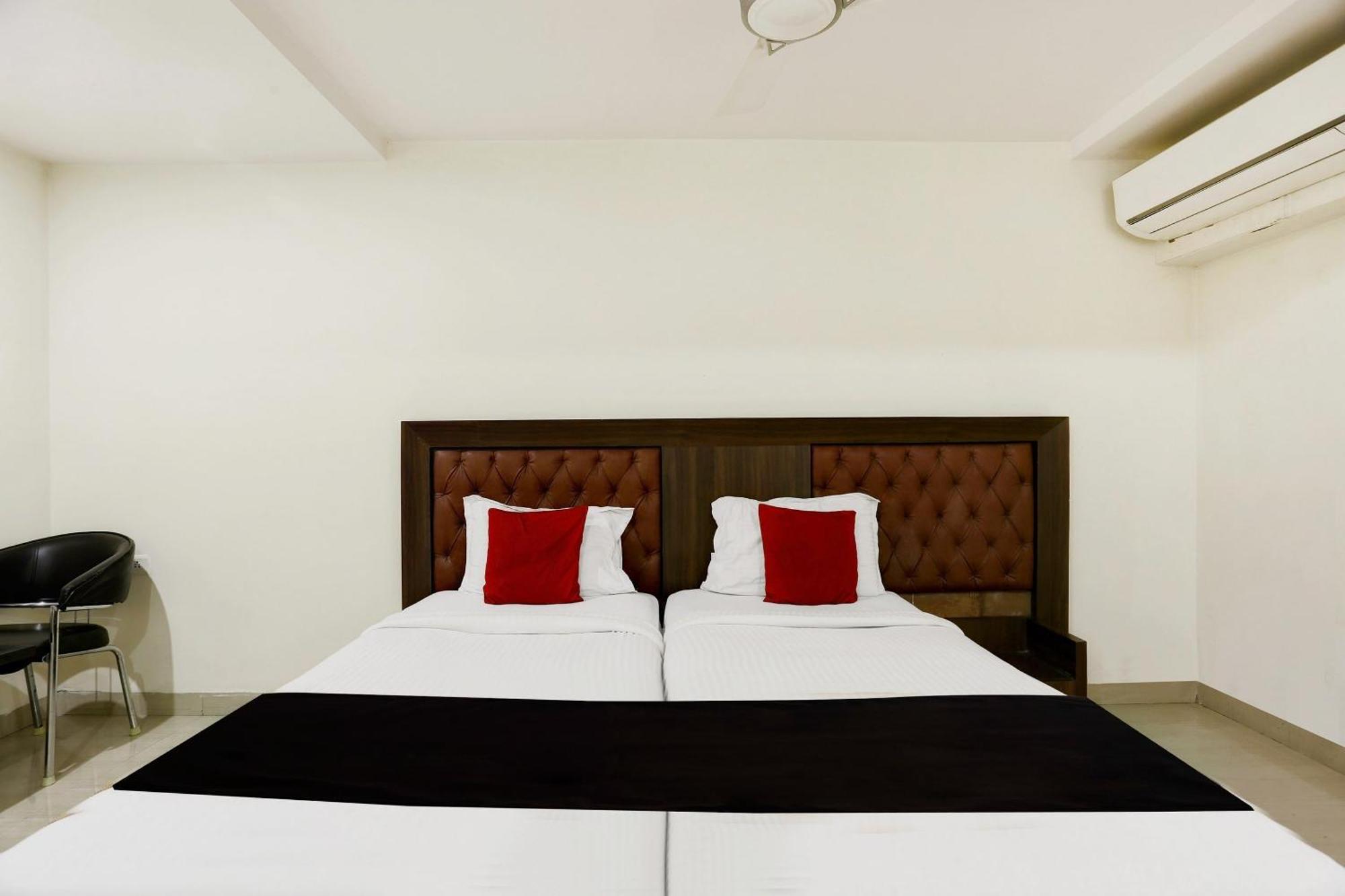 Capital O 9003 Halcyon Deccan Inn Kondapur  Exterior foto