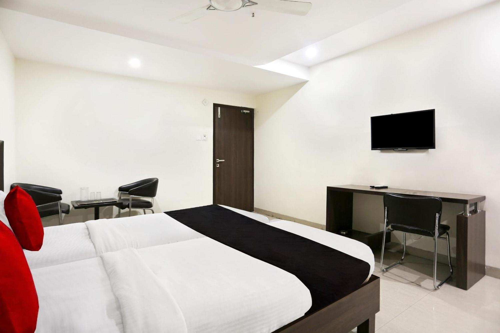 Capital O 9003 Halcyon Deccan Inn Kondapur  Exterior foto
