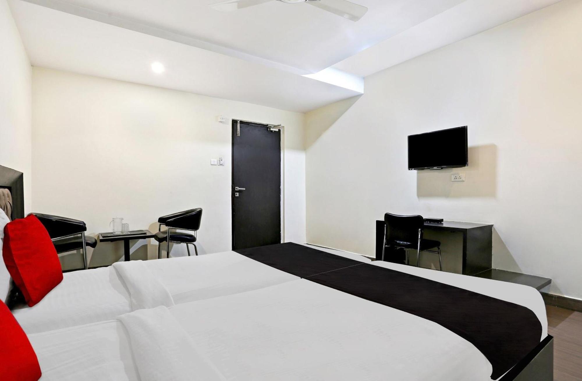 Capital O 9003 Halcyon Deccan Inn Kondapur  Exterior foto