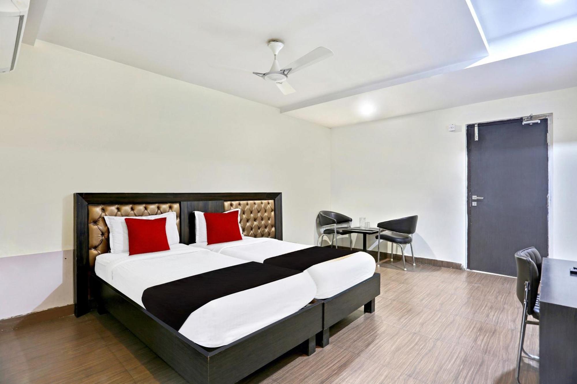 Capital O 9003 Halcyon Deccan Inn Kondapur  Exterior foto