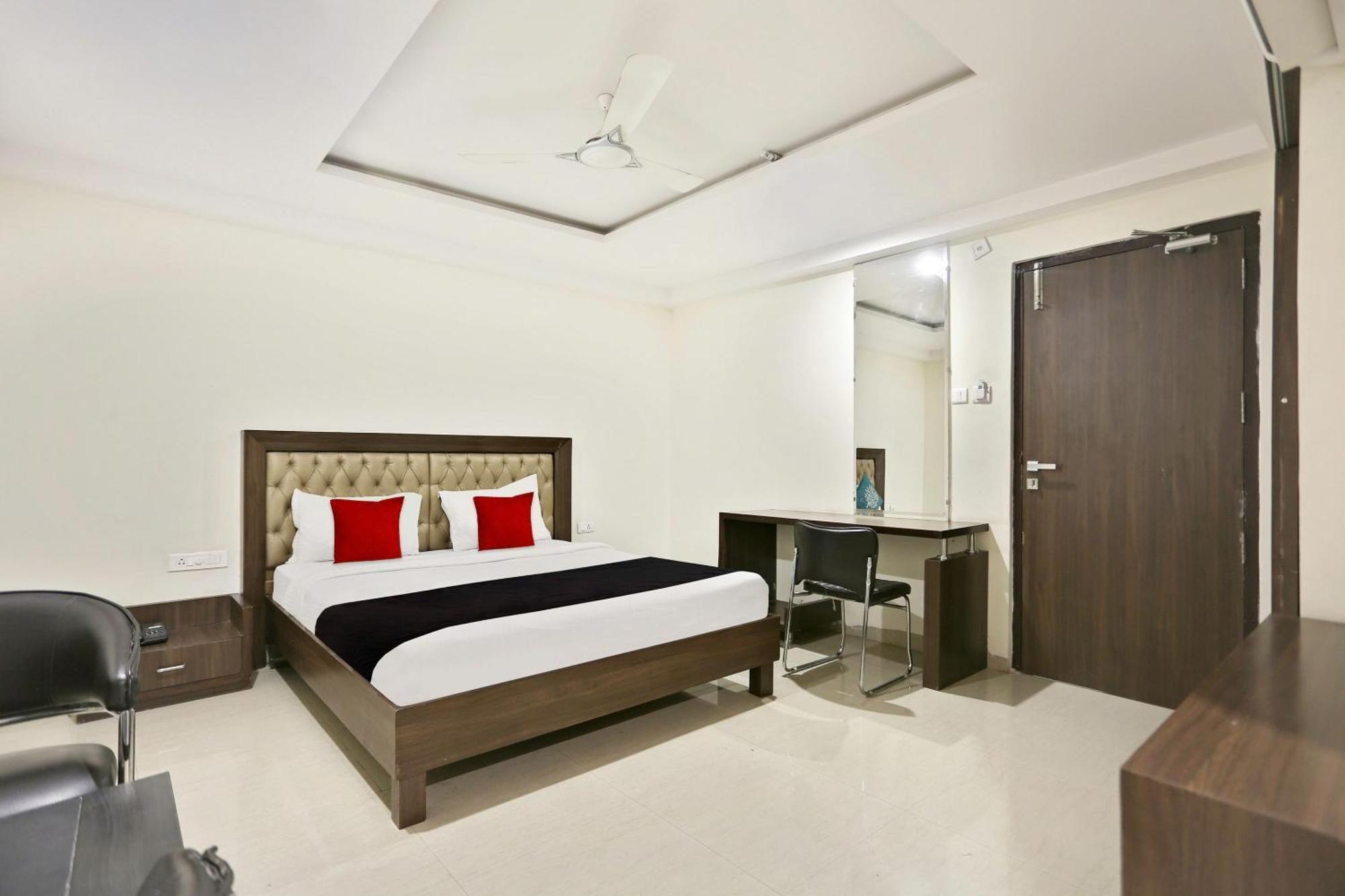 Capital O 9003 Halcyon Deccan Inn Kondapur  Exterior foto