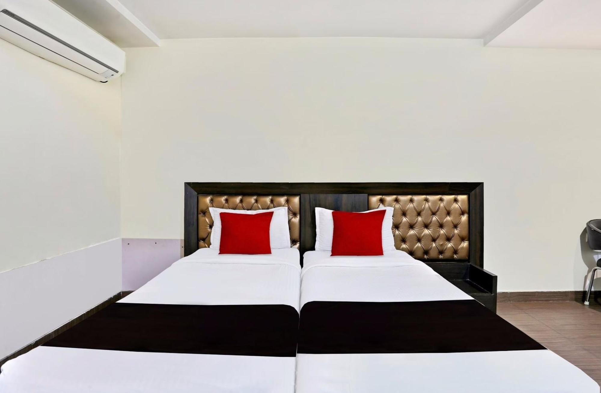 Capital O 9003 Halcyon Deccan Inn Kondapur  Exterior foto