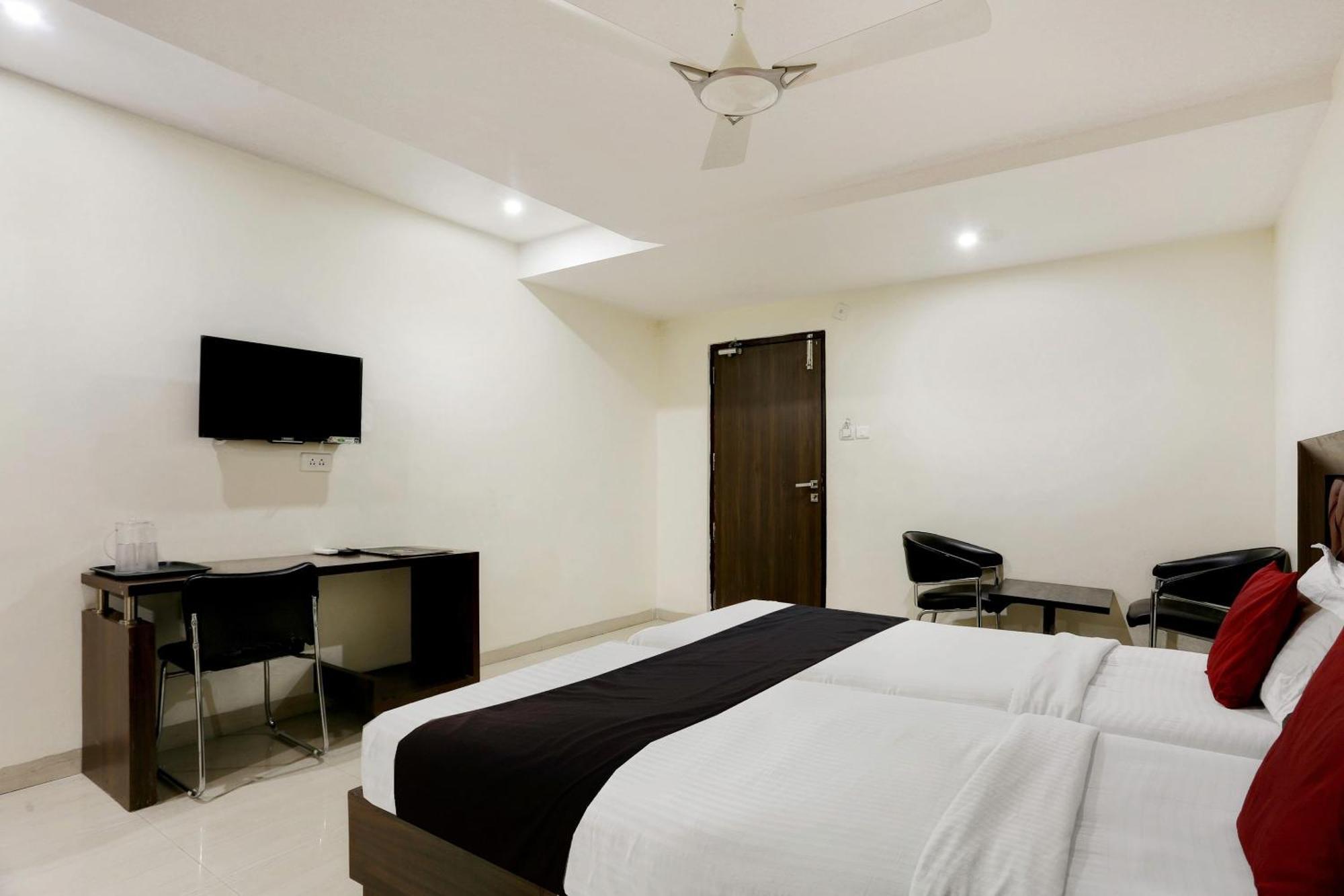 Capital O 9003 Halcyon Deccan Inn Kondapur  Exterior foto