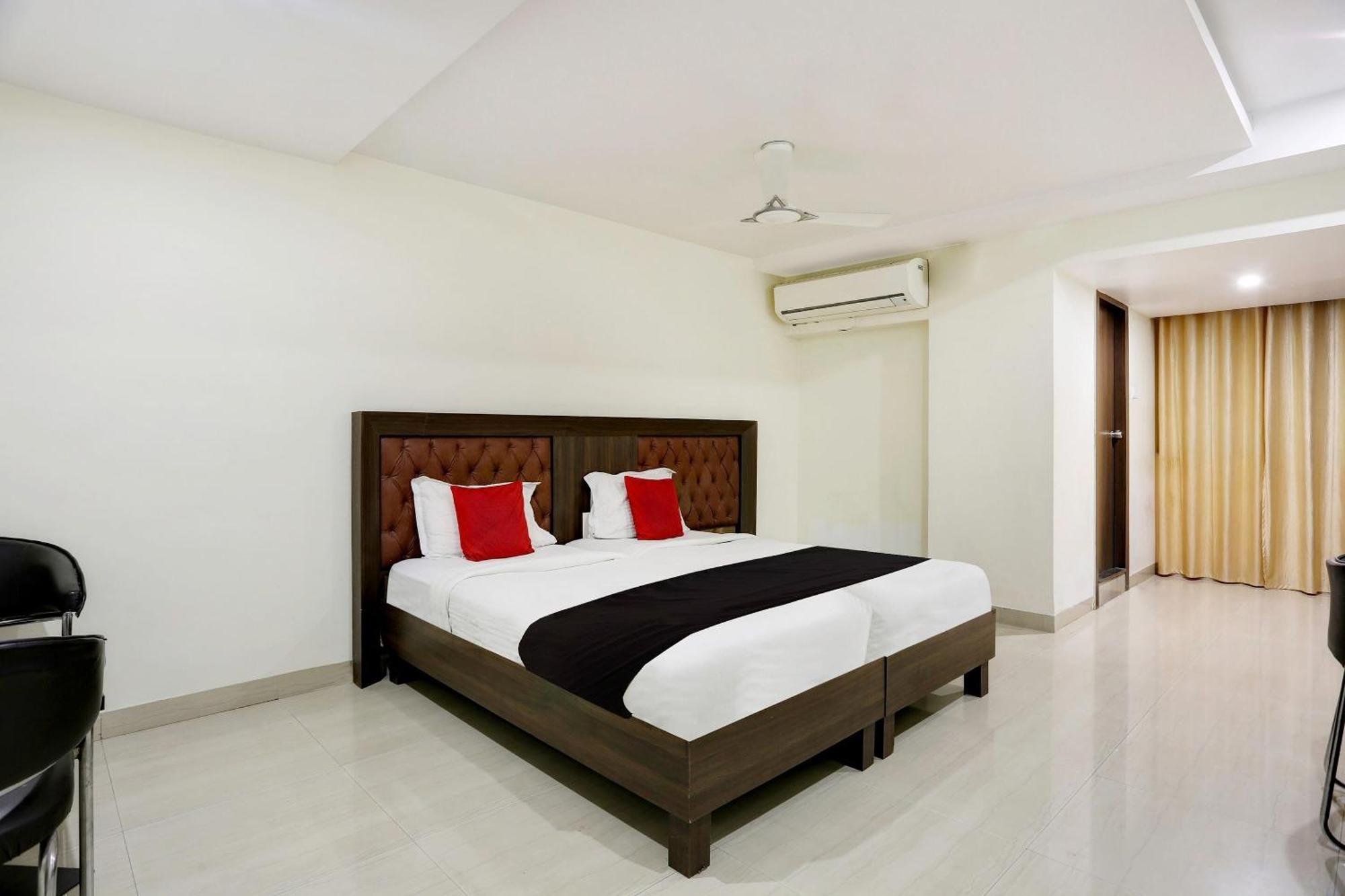 Capital O 9003 Halcyon Deccan Inn Kondapur  Exterior foto