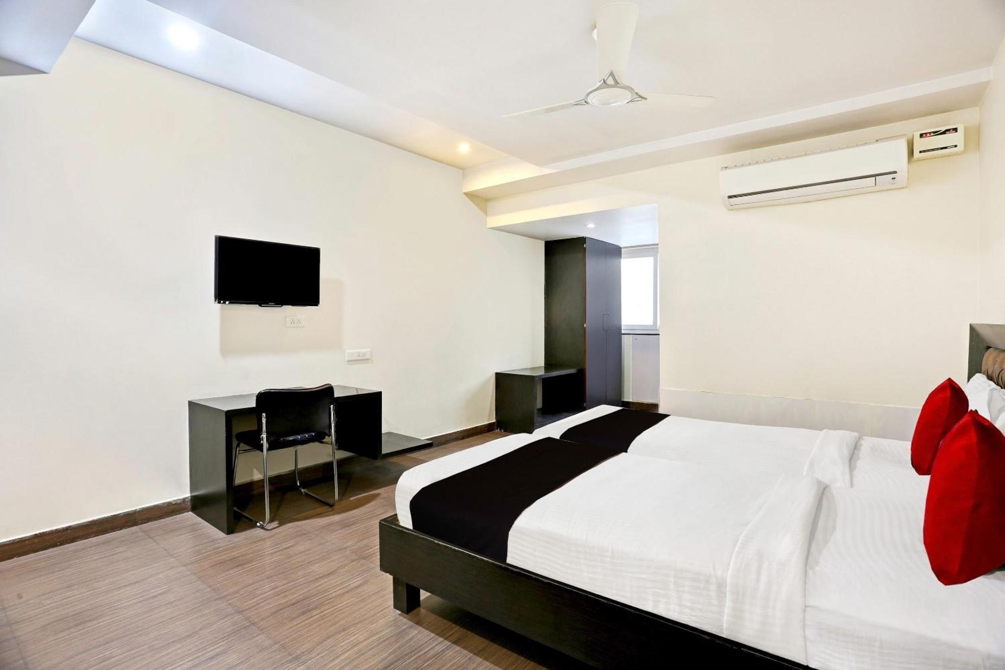 Capital O 9003 Halcyon Deccan Inn Kondapur  Exterior foto