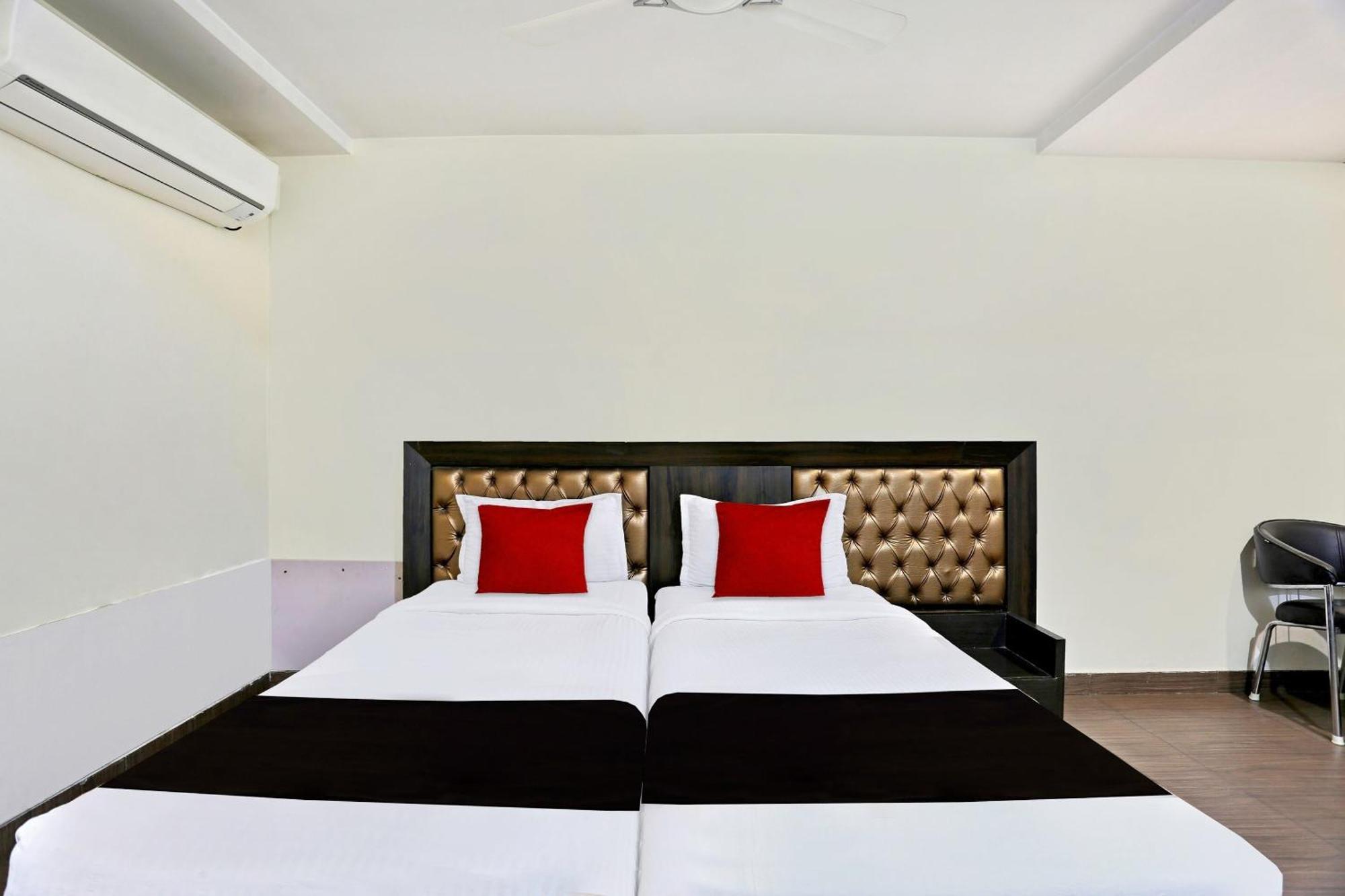 Capital O 9003 Halcyon Deccan Inn Kondapur  Exterior foto